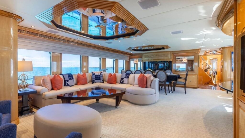 SEAQUEST - Main Salon