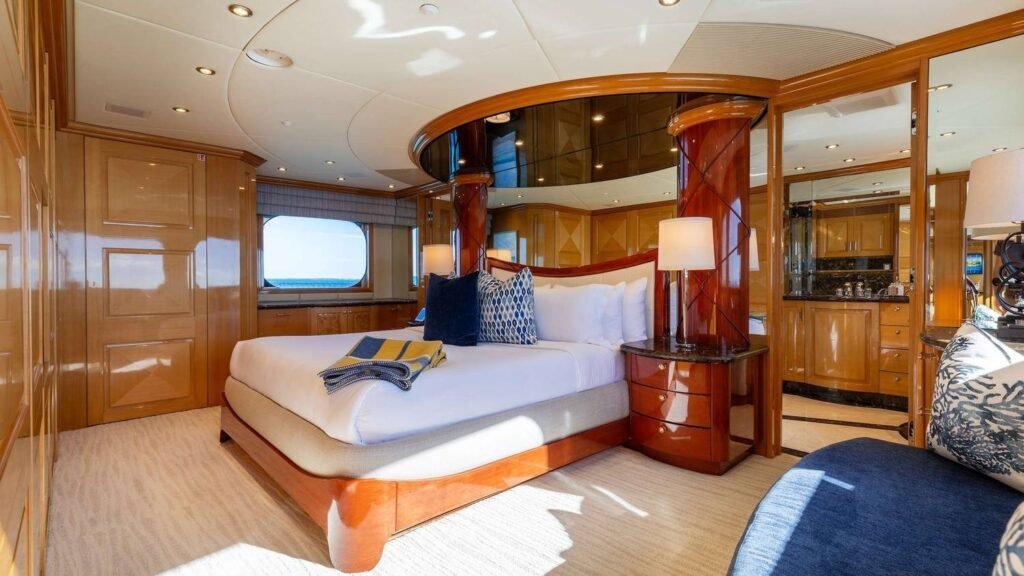 SEAQUEST - Master Stateroom