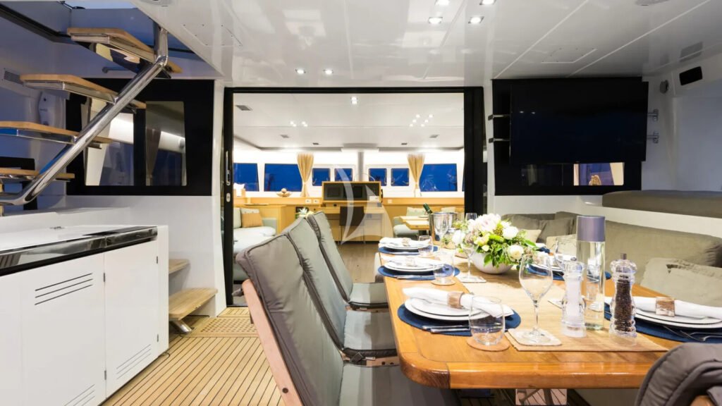 Selene - Aft-deck dining