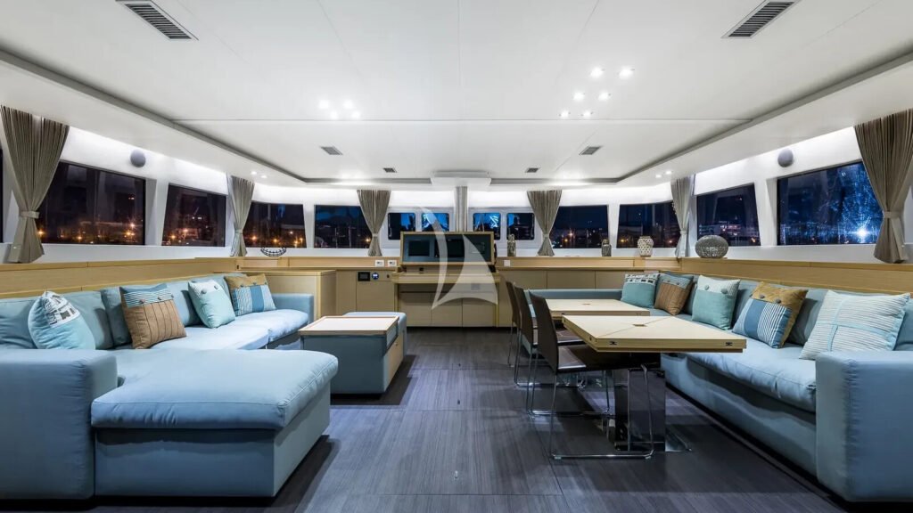 Selene - Main saloon