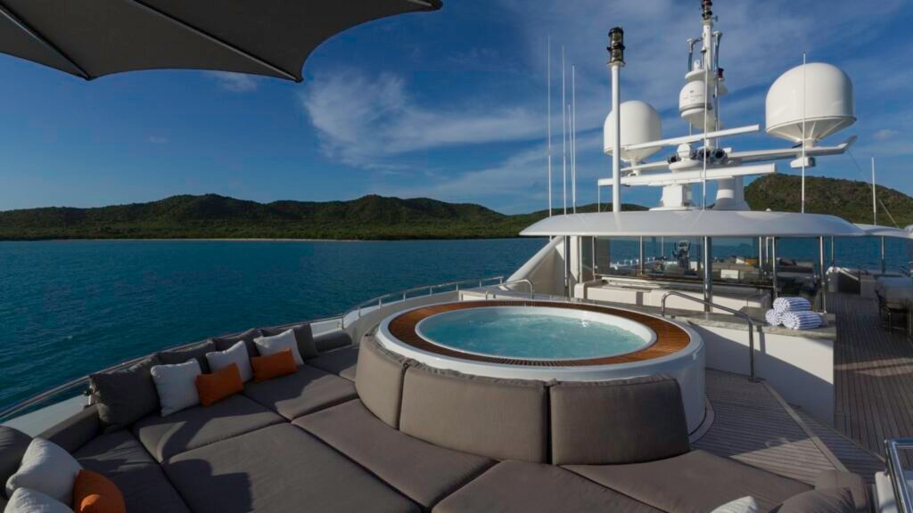 Sheherazade sun deck spa pool