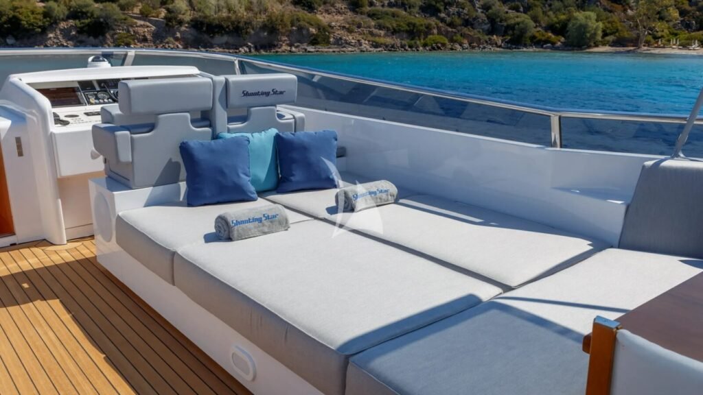 SHOOTING STAR Sun deck
