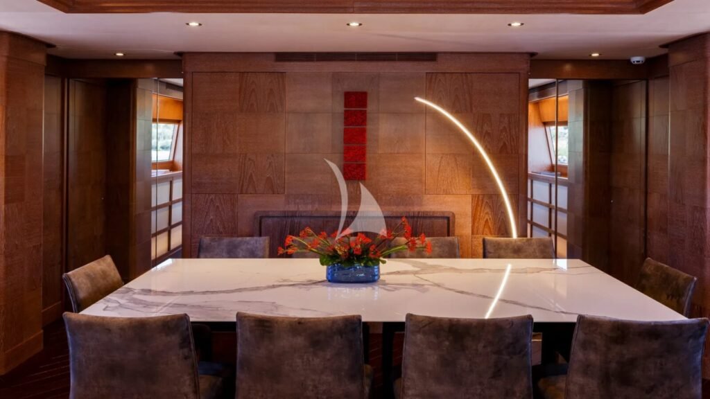 SHOOTING STAR Formal dining
