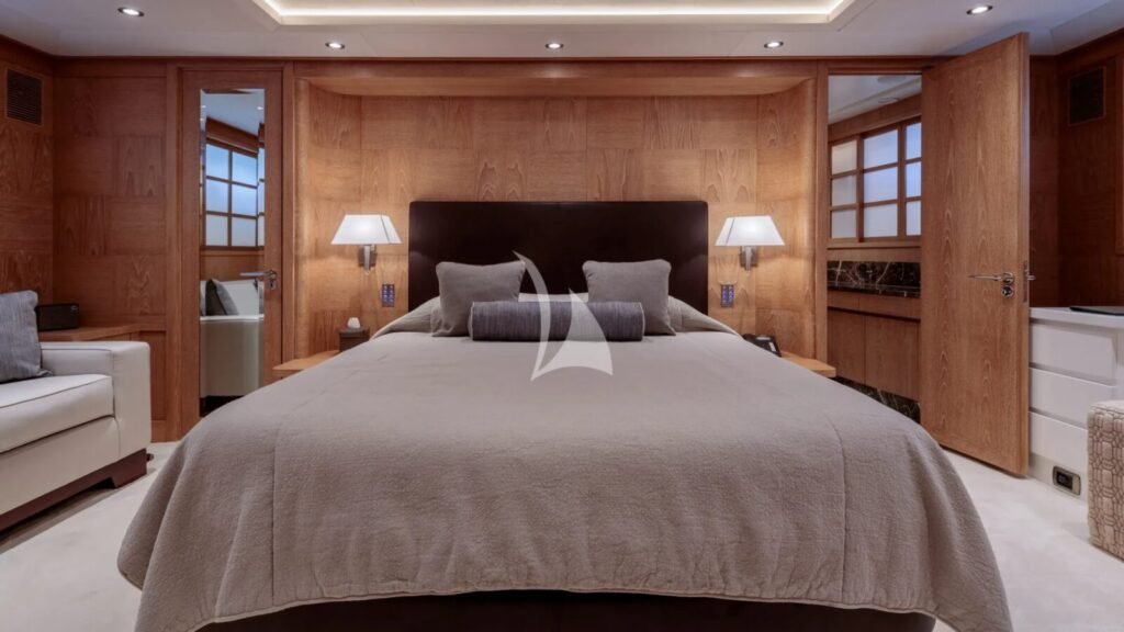 SHOOTING STAR Master stateroom