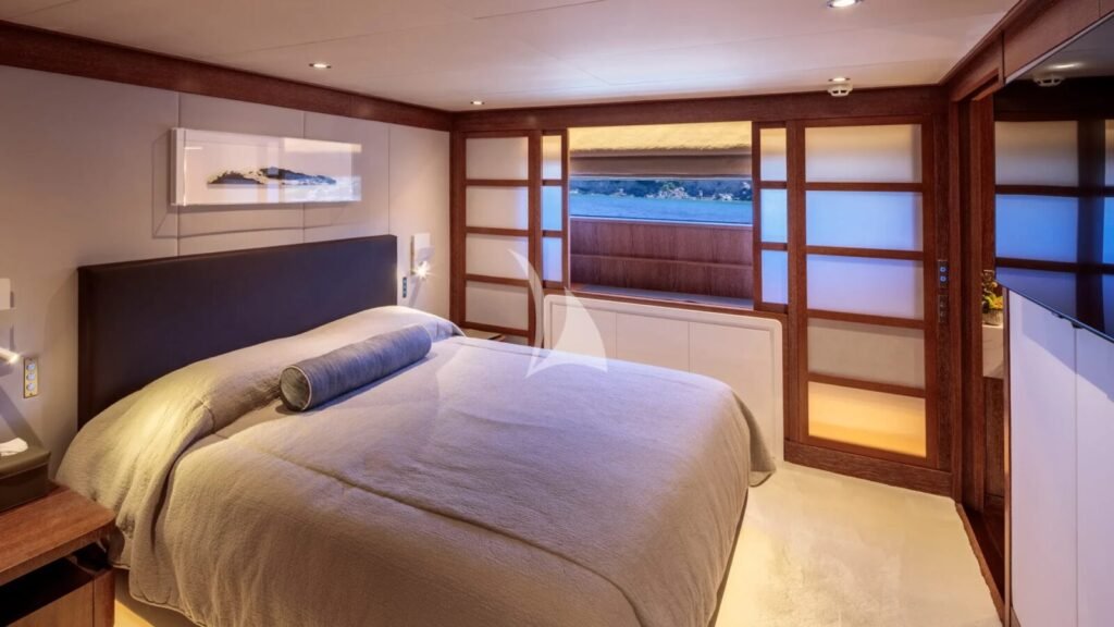 SHOOTING STAR Guest stateroom