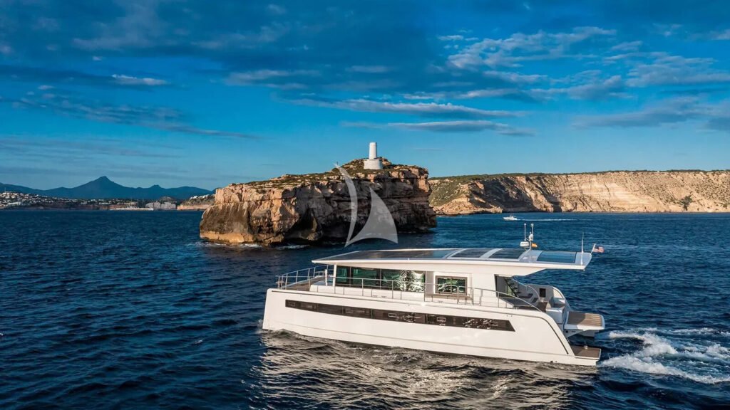 SILENT DREAM - profile at anchor