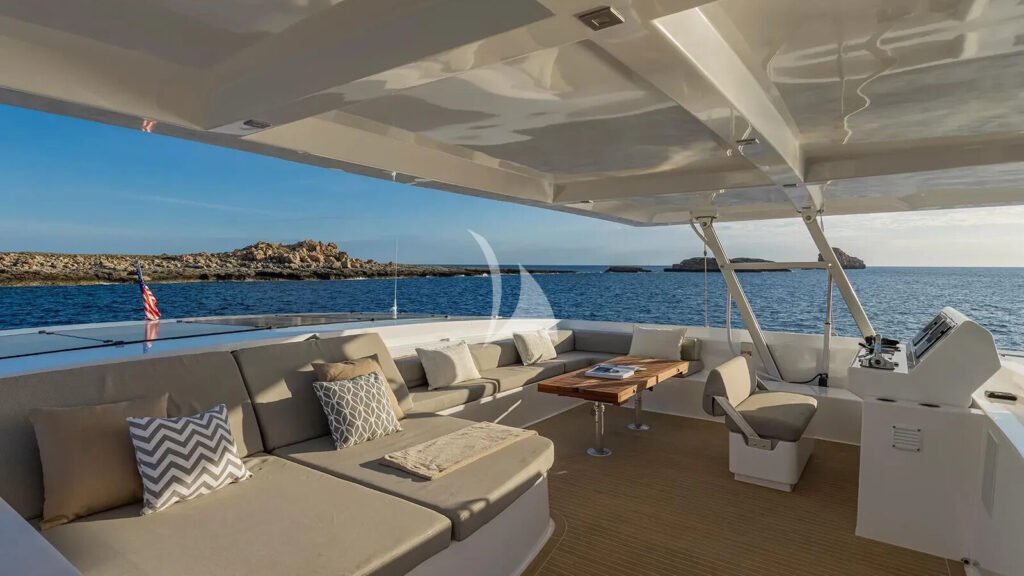 SILENT DREAM - aft deck lounge