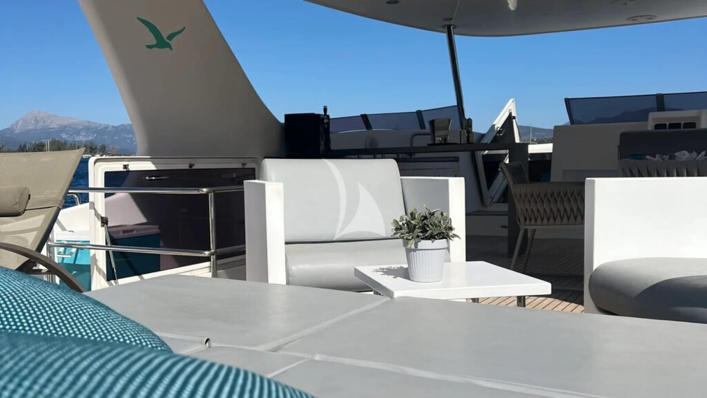 Skylark - Flybridge sundeck