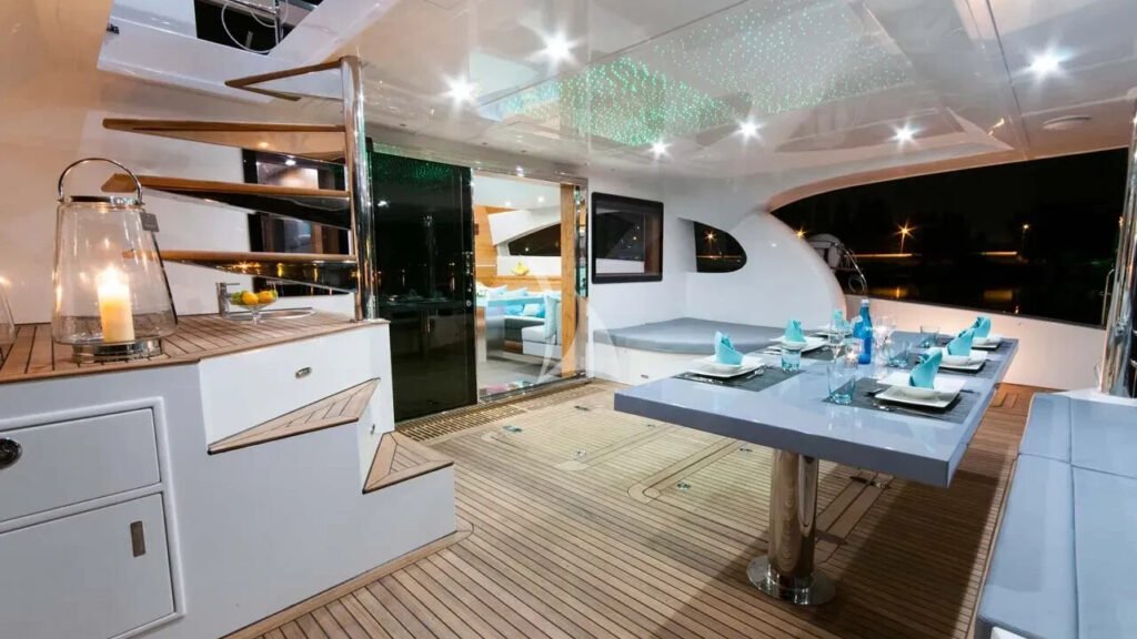 Skylark - Alfresco aft dining