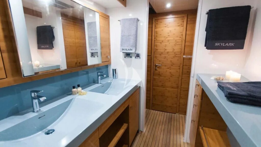 Skylark - Guest bathroom