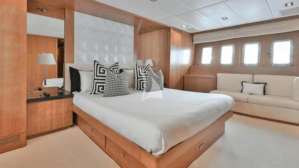 SMILE - master cabin