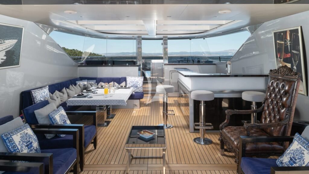 SMOOTH OPERATOR Aft deck lounge