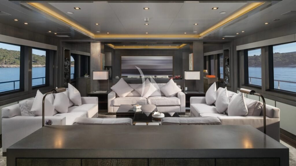 SMOOTH OPERATOR Main salon