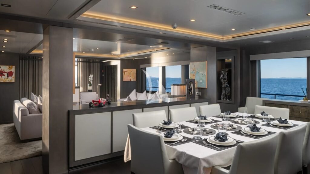 SMOOTH OPERATOR Formal dining