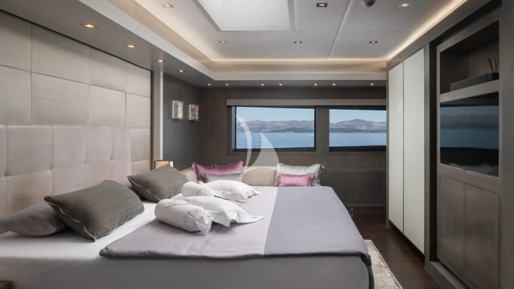 SMOOTH OPERATOR Guest stateroom