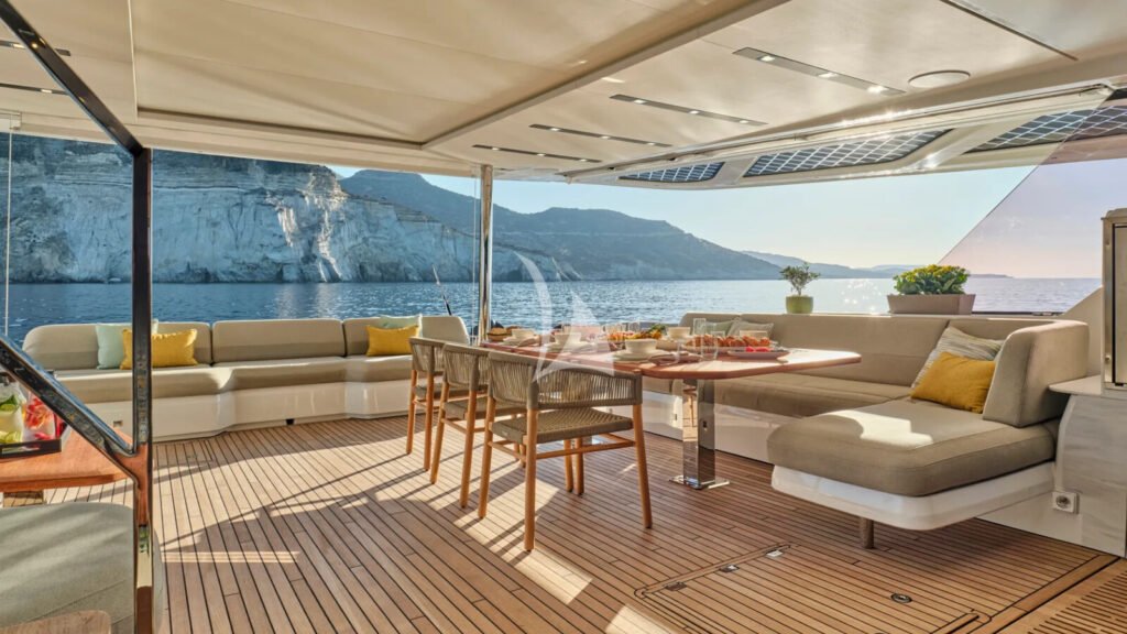 Sol Madinina - Aft-deck dining
