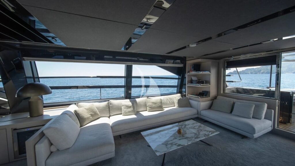 SPACE COWBOY Riva 88 Folgore main salon