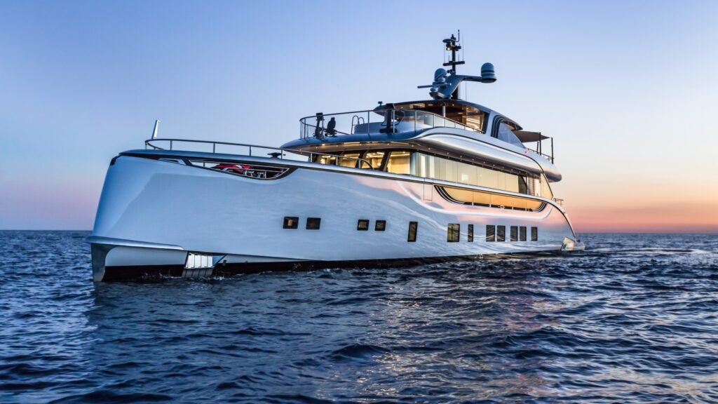 M/Y Spring Dynamiq exterior profile at dusk