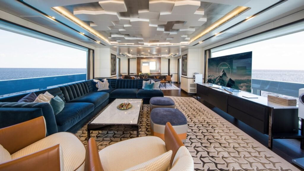 M/Y Spring main deck salon