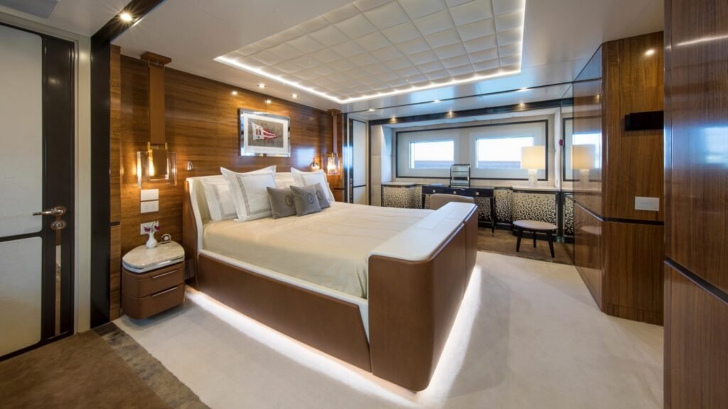 M/Y Spring guest double cabin