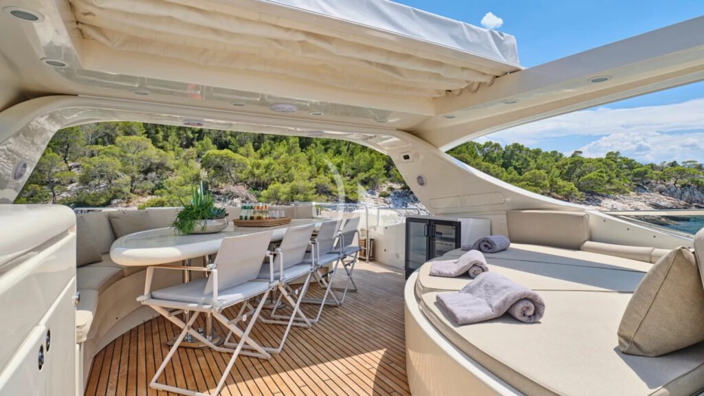 STAR LINK - flybridge lounge and dining