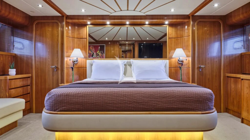 STAR LINK - master cabin