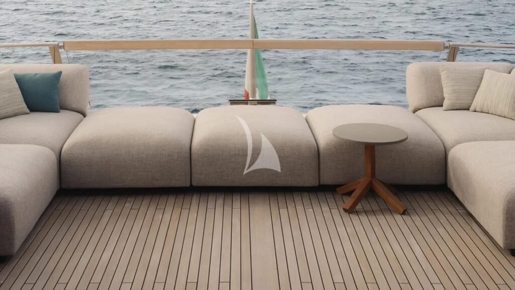 SUITU Aft deck lounge