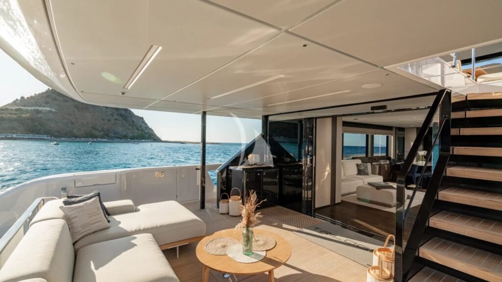 TRILOGY Sundeck lounge