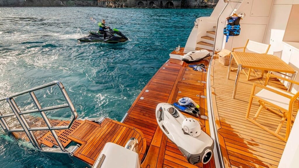 Heesen charter yacht Cayman Islands, sun deck and exterior profile