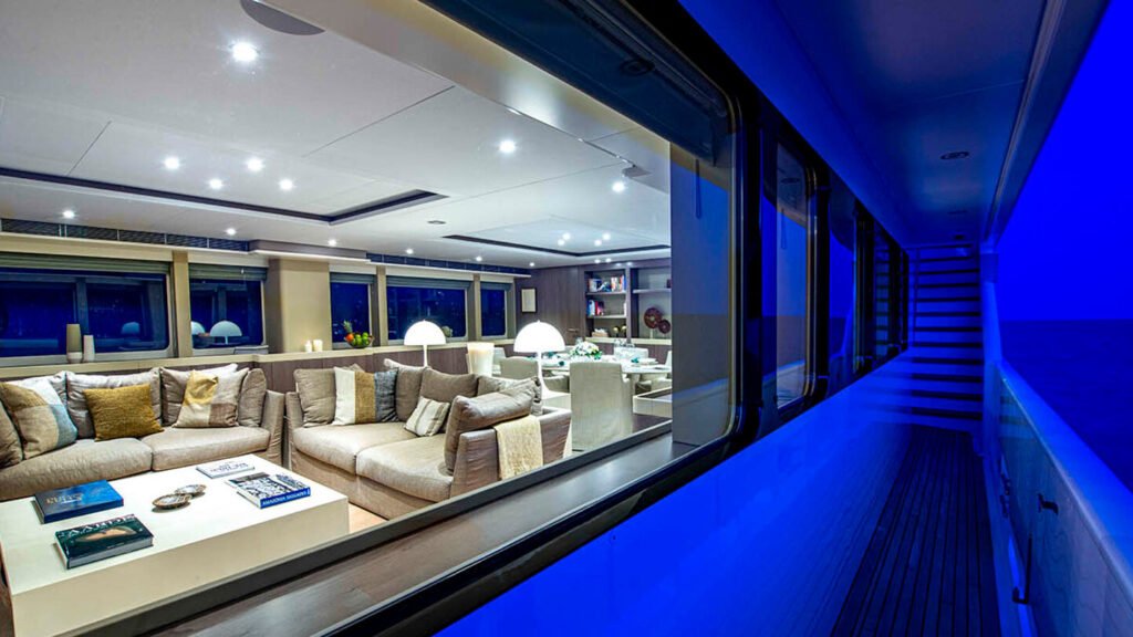 UNEXPECTED Heesen 37m motor yacht - main saloon