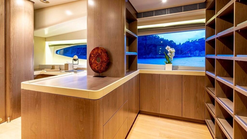 UNEXPECTED Heesen 37m motor yacht - study with bookshelves