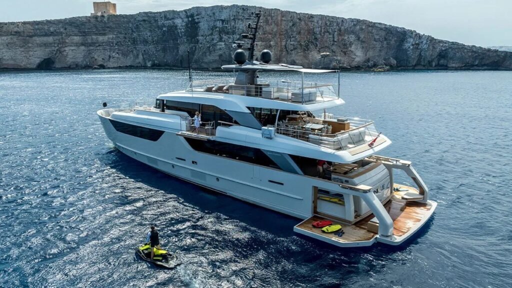 Unique S motor yacht image 1