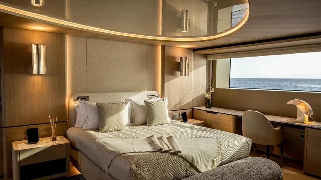 Unique S motor yacht image 11