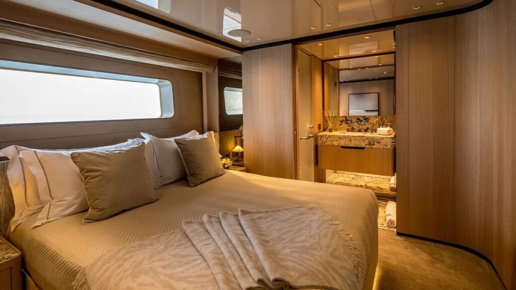 Unique S motor yacht image 13