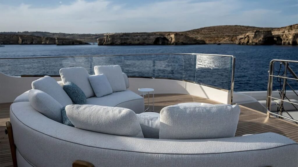 Unique S motor yacht image 6