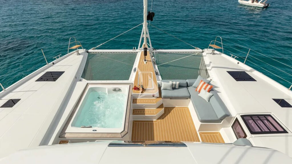 VAGATOR - Foredeck jacuzzi