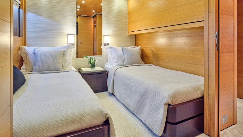 VENETICO twin cabin