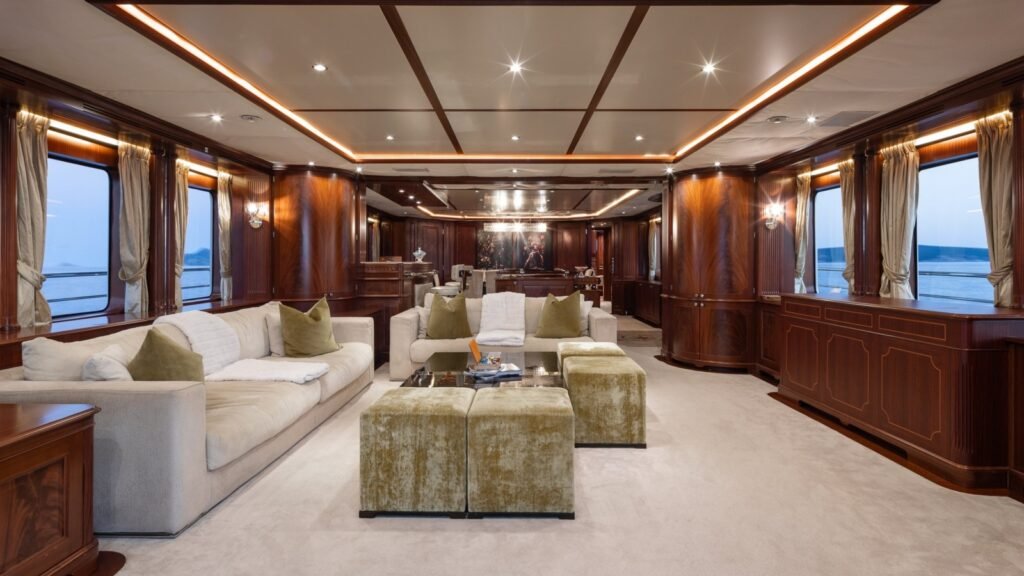 VIRTUE - Main deck lounge