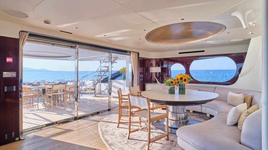 VOLO MARE - Main Deck Dining