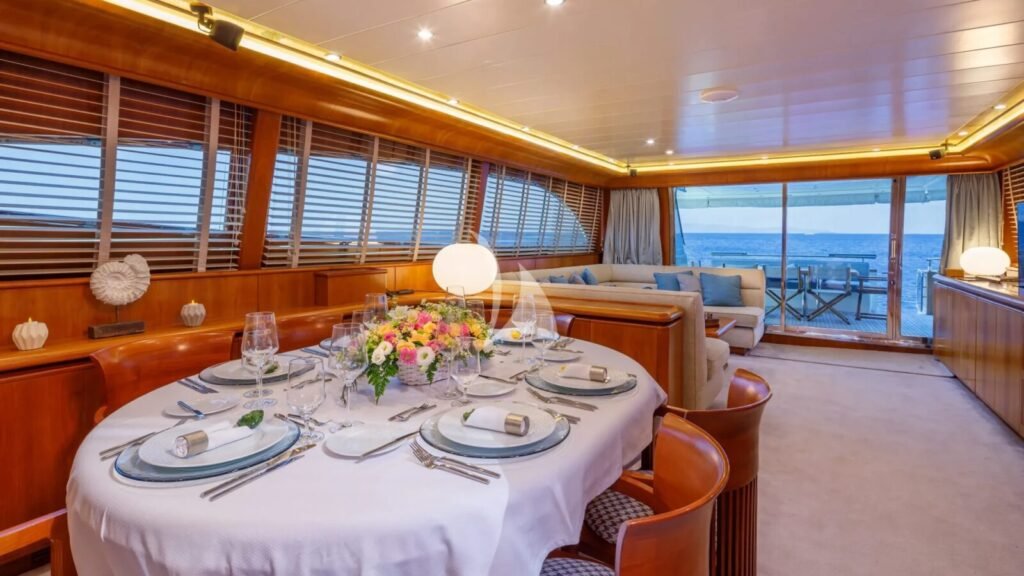 VYNO Canados 90 formal dining