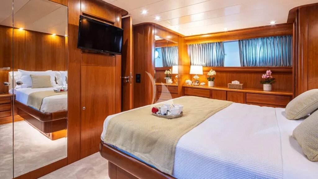 VYNO Canados 90 double cabin