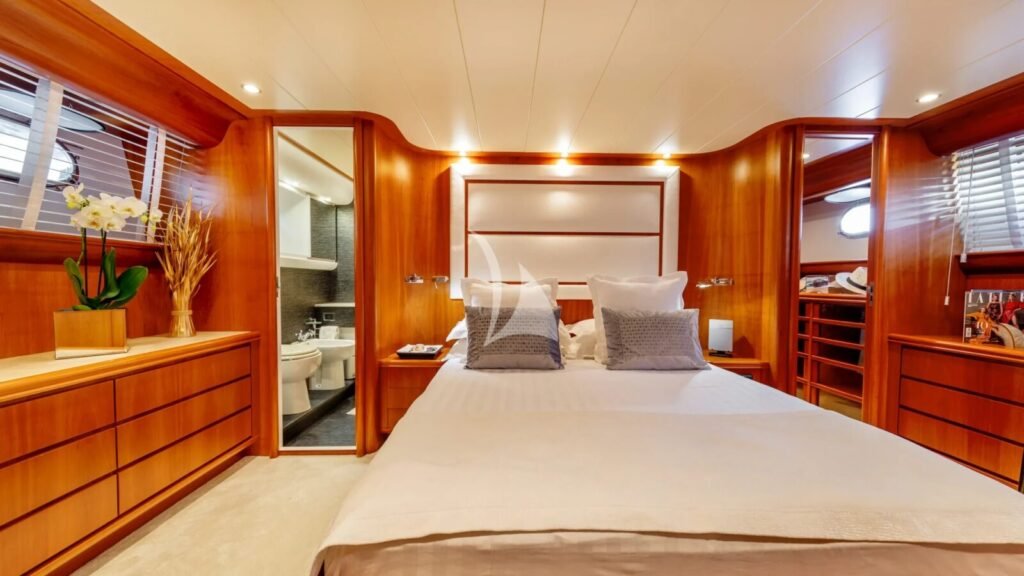 WHITEHAVEN yacht charter photo