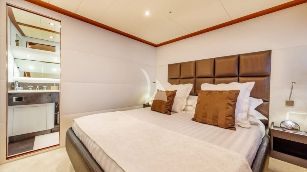 WHITEHAVEN yacht charter photo