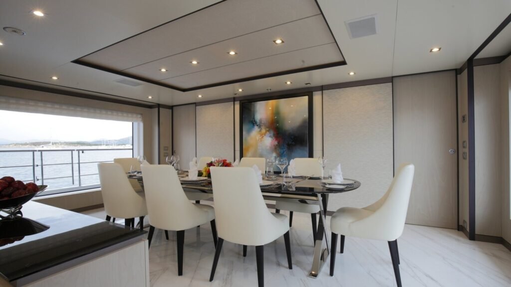 WILLOW Main deck dining area