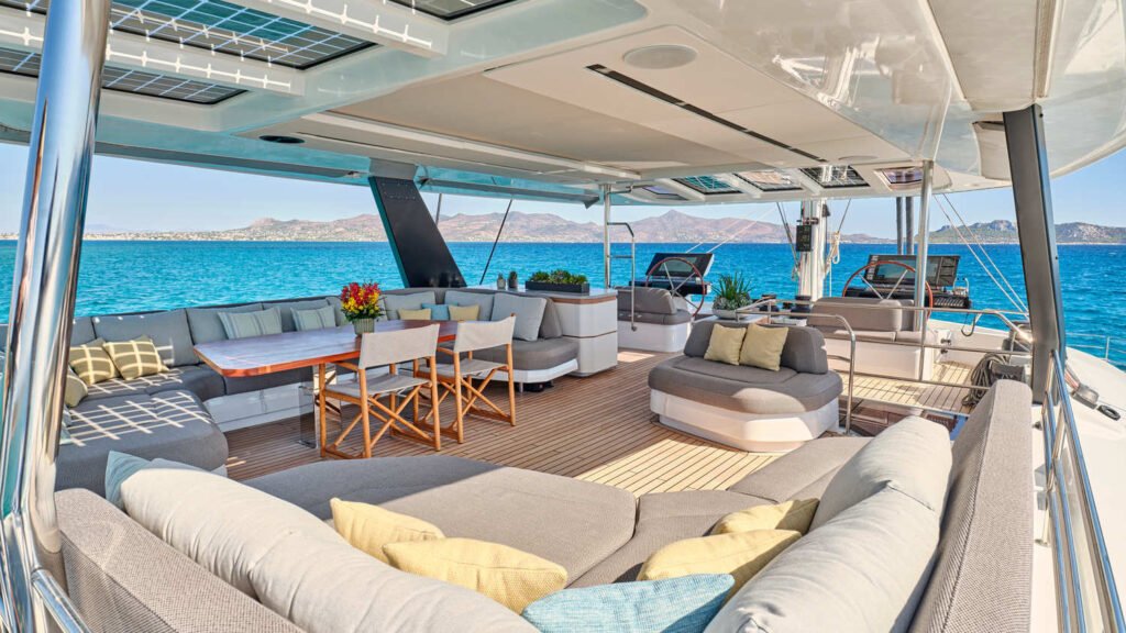 Motor charter yacht Riviera, swim platform and sea view