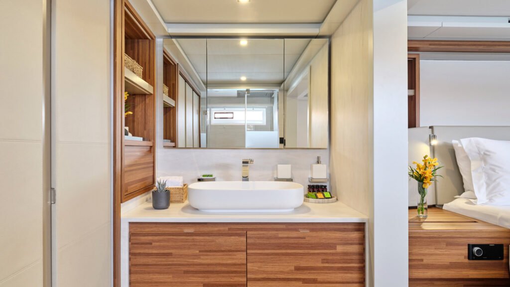 Alina en suite bathroom
