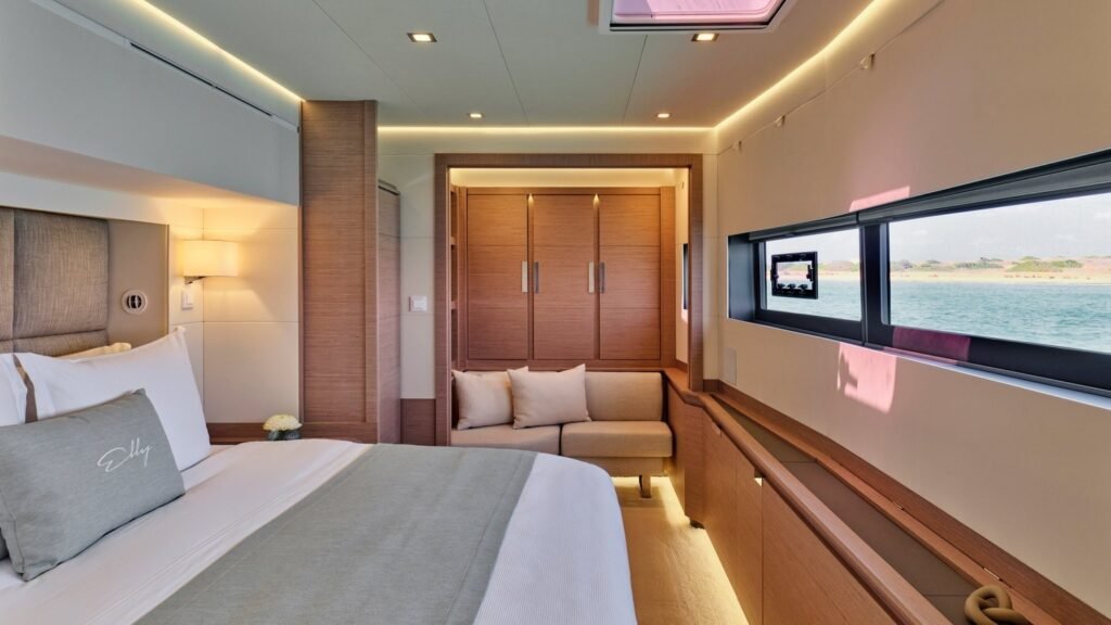 Elly full beam master cabin