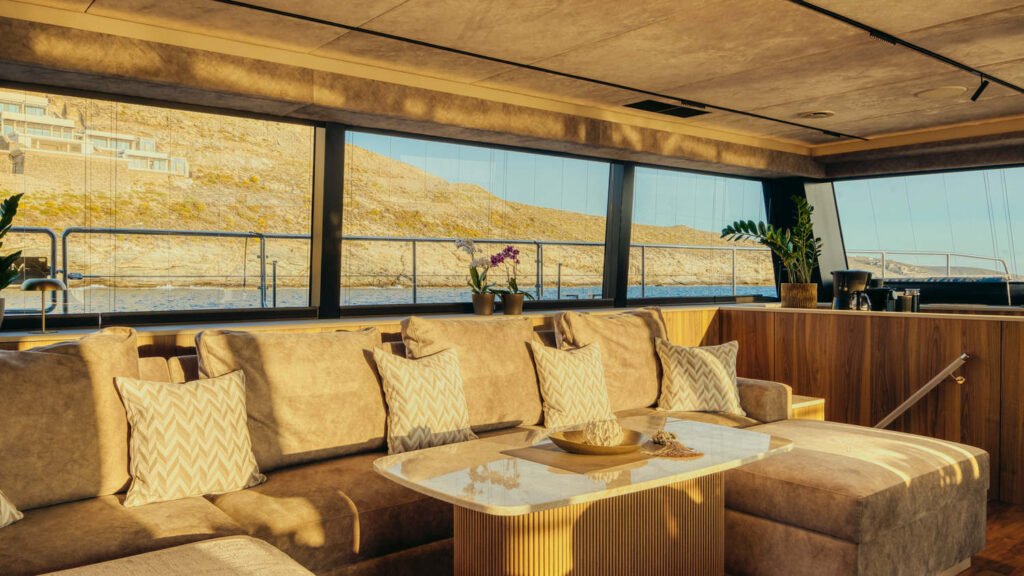 Honeymoon main salon lounge