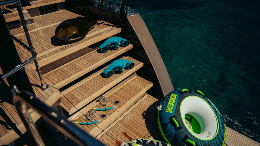 Montserrat Family deck and amenities