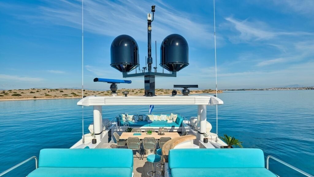 Flybridge loungers on board LOANA
